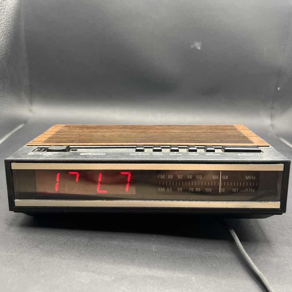 Sears Alarm Clock AM/FM Radio Model ‎ 225.23154.650 SR2000 Vintage Shop Clock